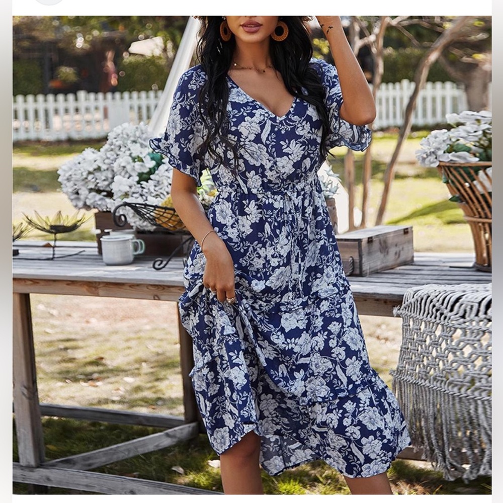 Garvey Floral Print V-Neck Dress in Blue Medium
